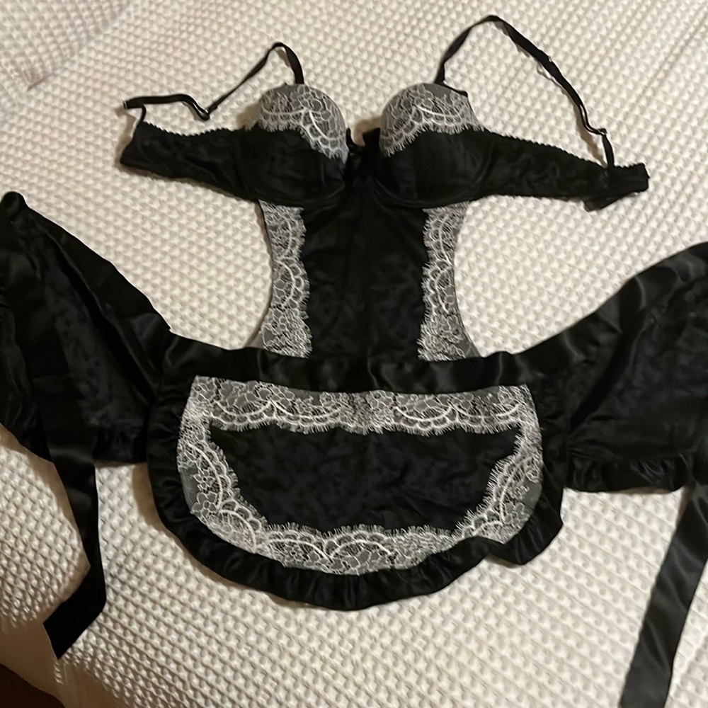 NWOT Victoria’s Secret lingerie set, 34B and S/P
